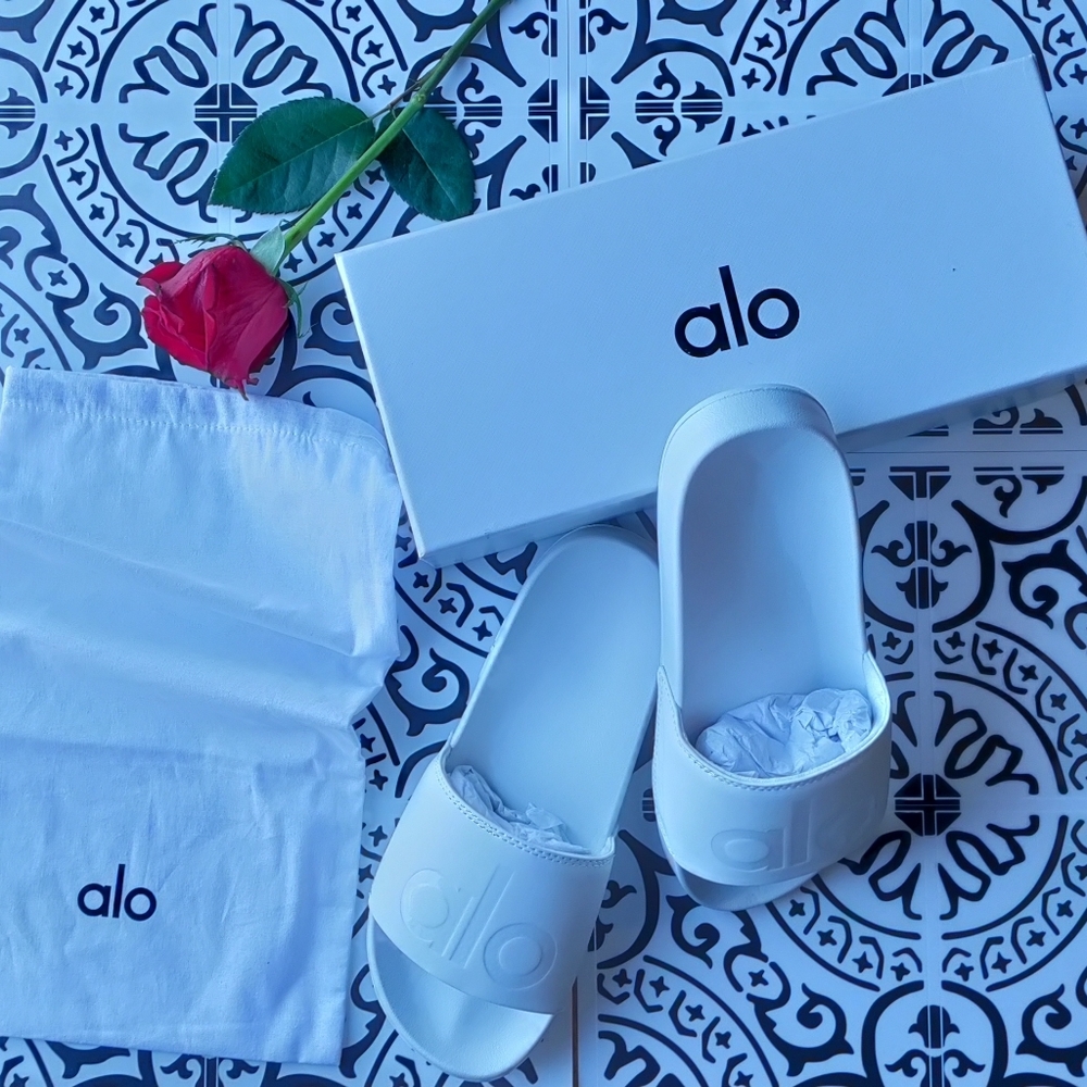 New Aló Yoga women  Slide size 7 white color
